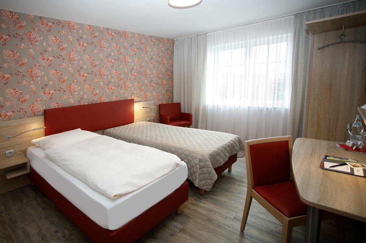 Hotel Restaurant Conni Wolfsbourg Extérieur photo
